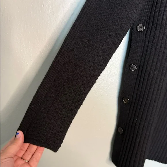 MARNI Black wool sweater with detachable sleeves‎
